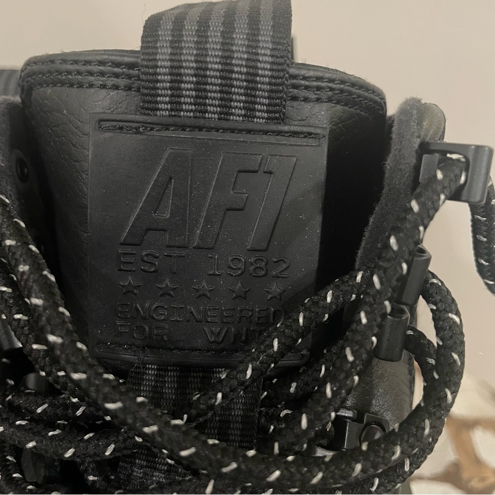 Nike Black High-Top Boots with Durable Sole - Picture 3 of 6